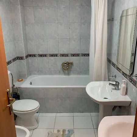 Viki Apartment-main Square