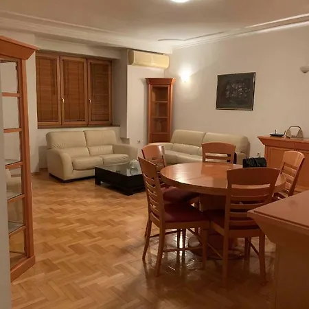 Appartamento Viki Apartment-main Square *