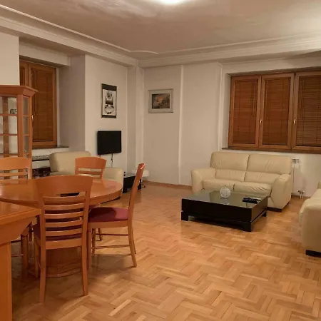 Viki Apartment-main Square Appartamento